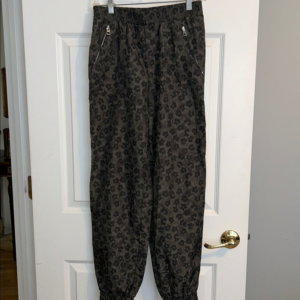Varley Beckett Camo Joggers - Picture 9 of 15